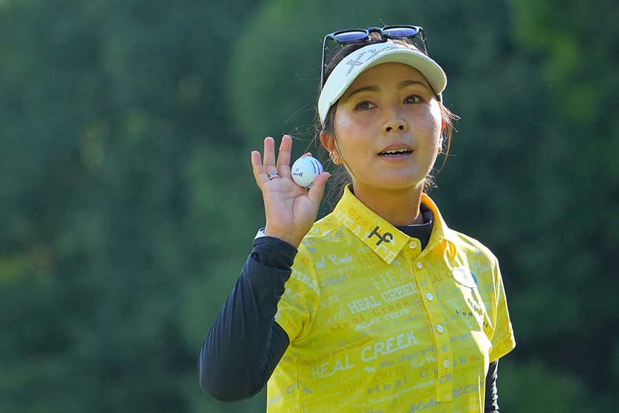 女子ゴルフ青木瀬令奈のサイン執筆で判明した事実に反響「えぇ