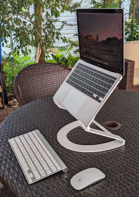 Twelve South Curve Flex laptop stand review - Puts your laptop at