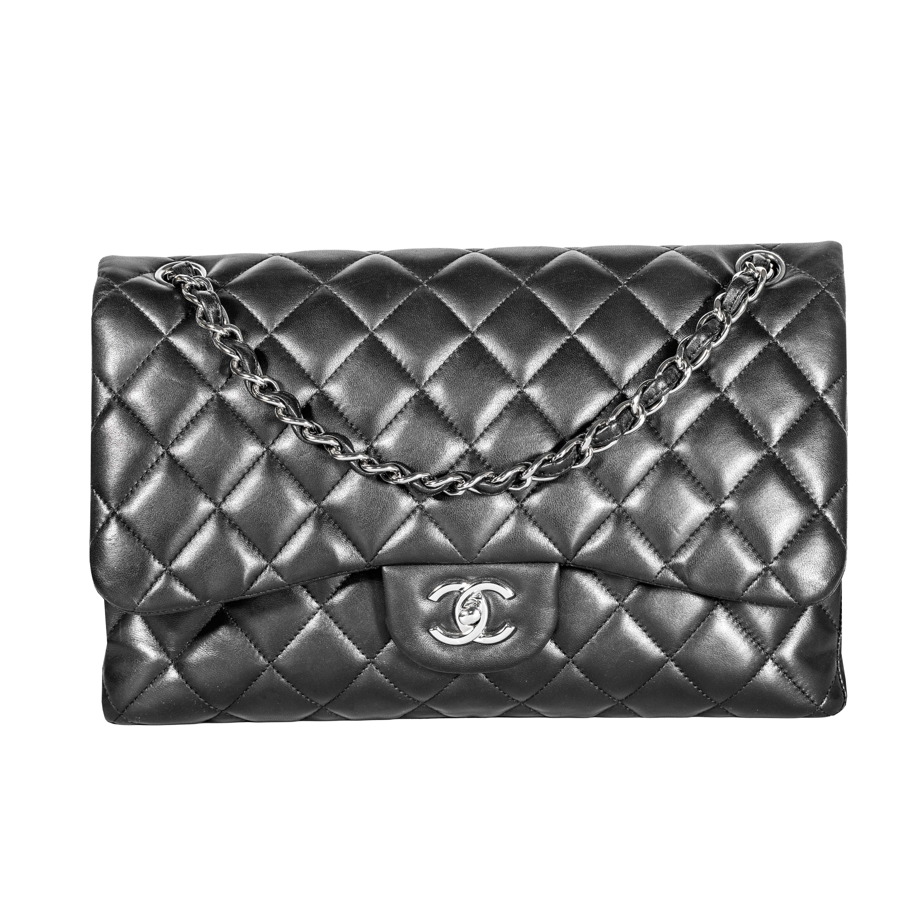 Pre-Owned Chanel Quilted Lambskin Classic Double Flap Jumbo Black