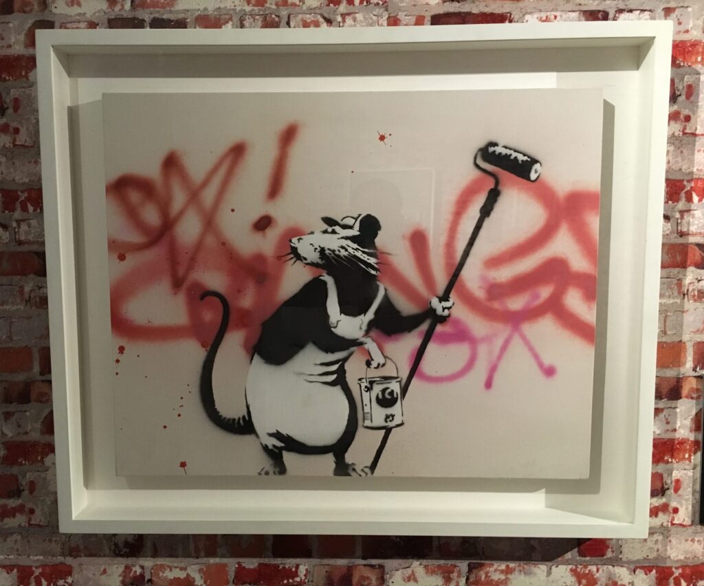 バンクシー作品「Love Rat」の意味と解説 | The Art of Banksy