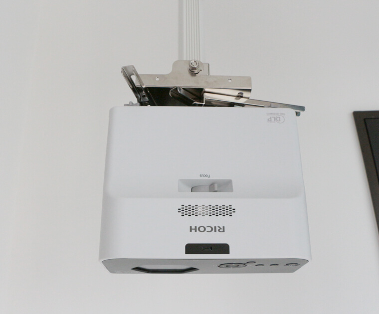 RICOH WX4152を天吊り金具スパイダー2で天吊設置する方法