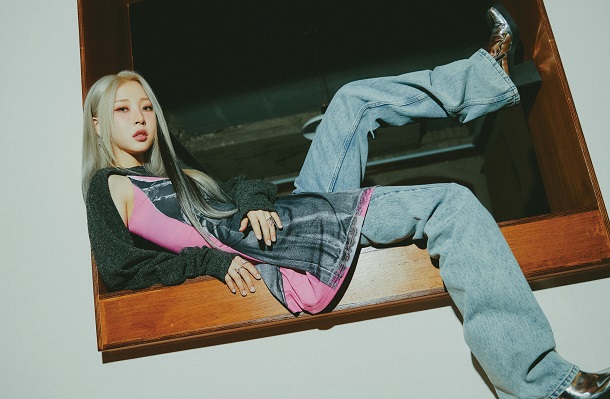 Song Review: Moonbyul (Mamamoo) – Touchin&Movin | The Bias List