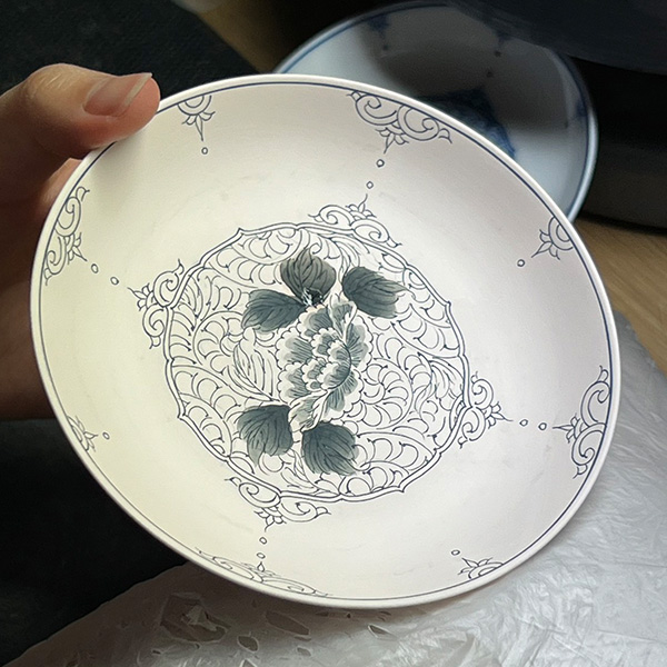 工芸WS〕三川内焼染付体験 豆皿製作 || THE COVER NIPPON