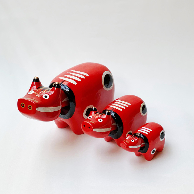 会津の守り神 会津民芸張り子 「赤ベコ」（福島） || THE COVER NIPPON