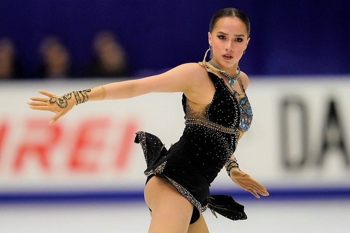 可愛すぎてヤバイ！」妖精ザギトワがピースサインで魅せた“北京五輪