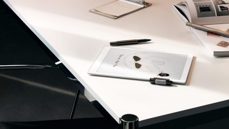 The Supernote A5 X2 Manta is slim & lightweight