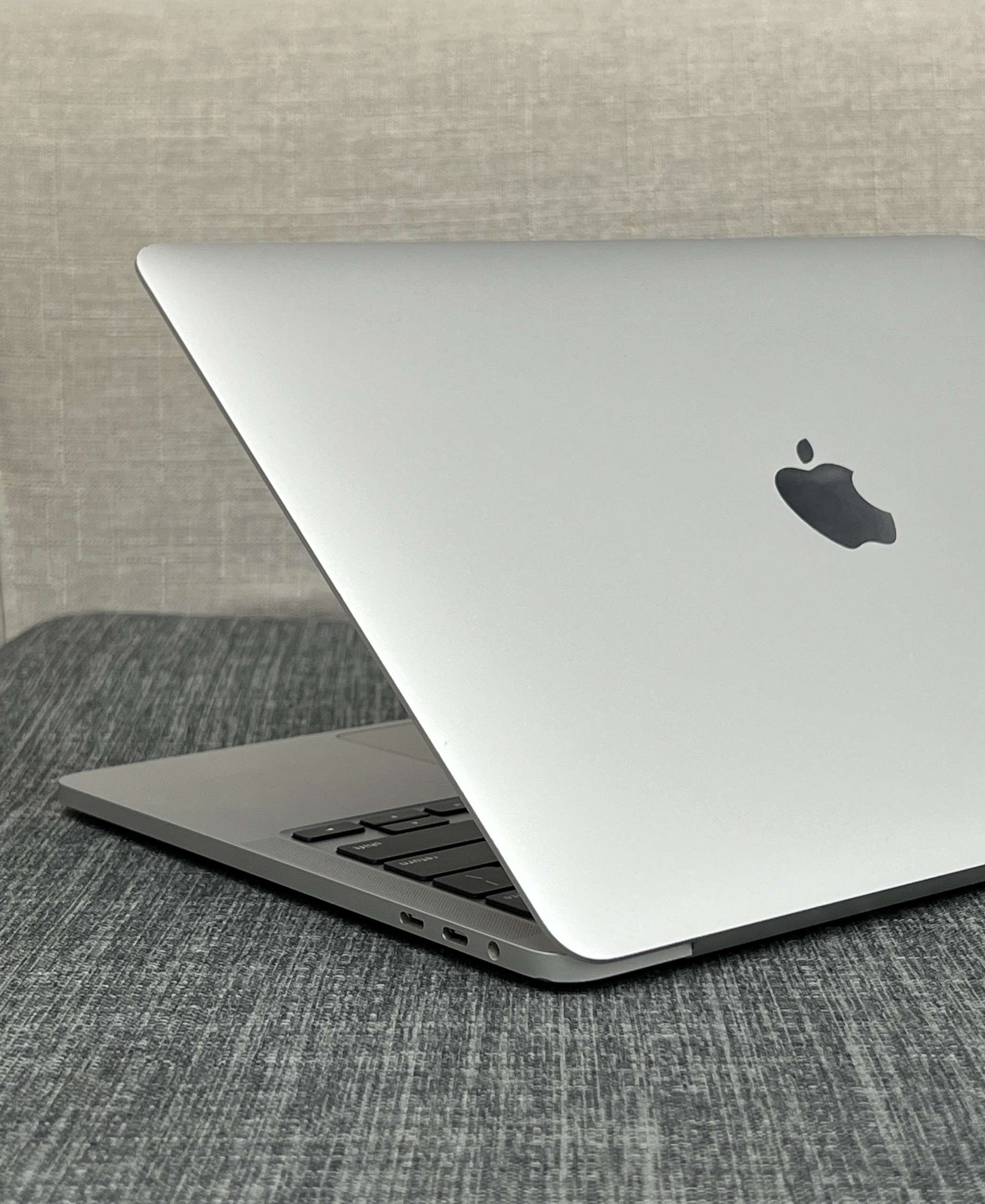 MACBOOK PRO 2020 13 INCH ( CORE I5 2.0GHZ ,RAM 16GB ,SSD 512GB