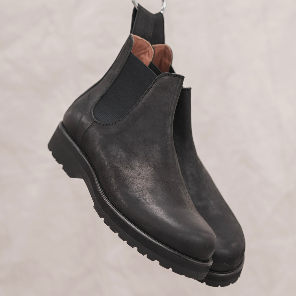 CHELSEA BOOTS