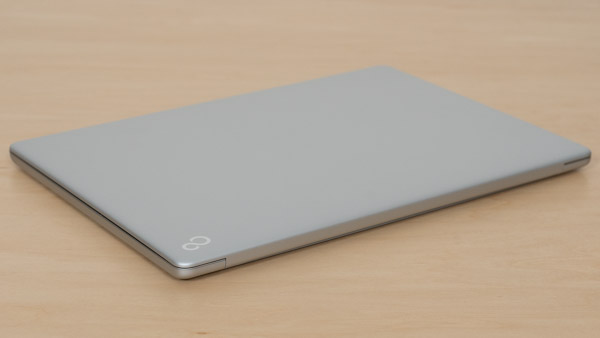 若者向けのかっこいいデザイン、FMV Note CシリーズのノートPCをレビュー