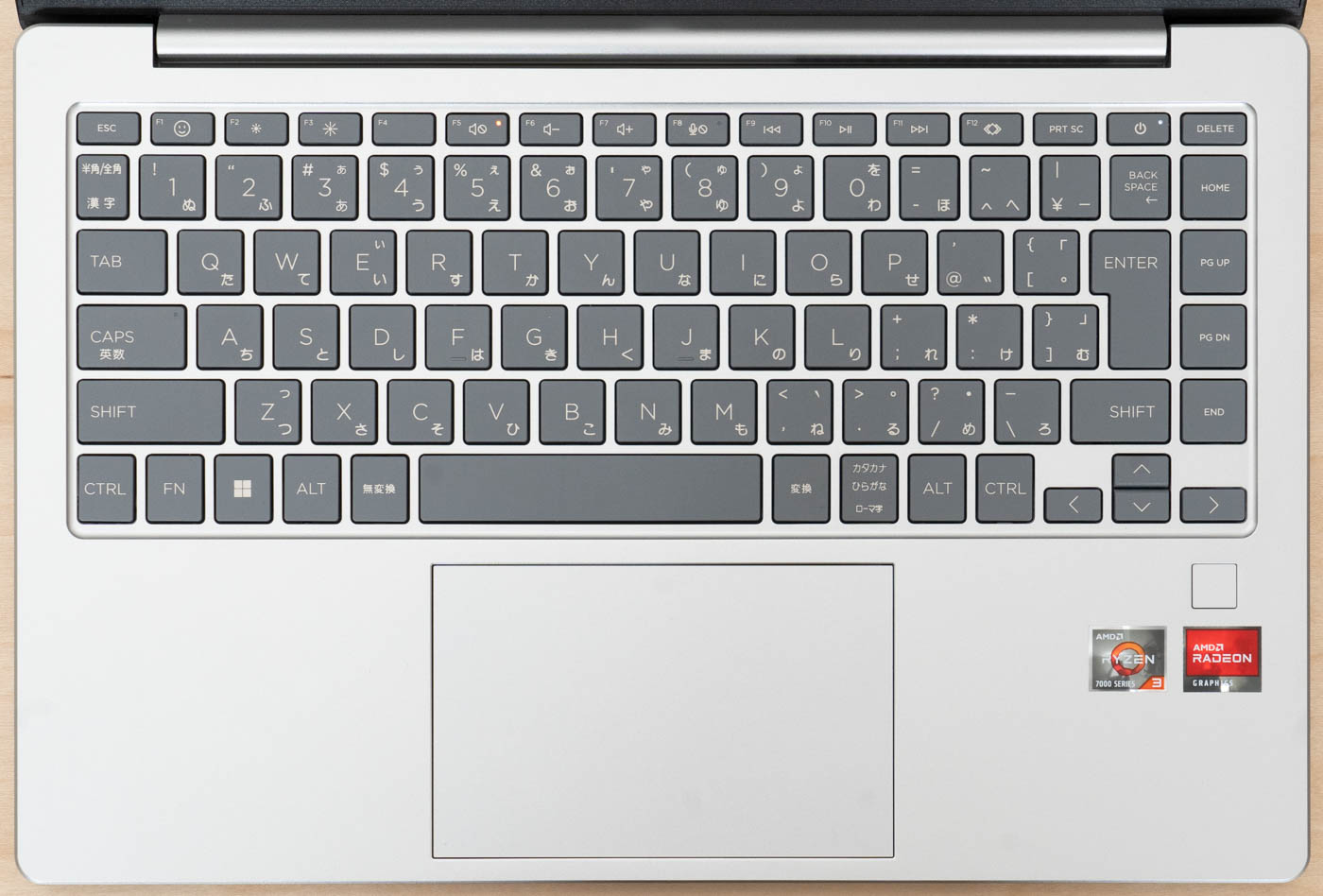 HP 14-emの実機レビュー - the比較