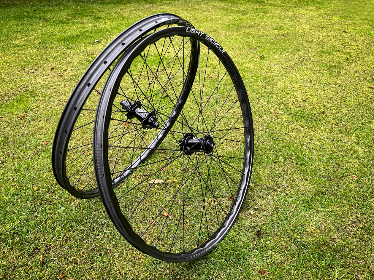 Review: Light Bicycle AM930S I9 Hydra Wheelset | The Loam Wolf