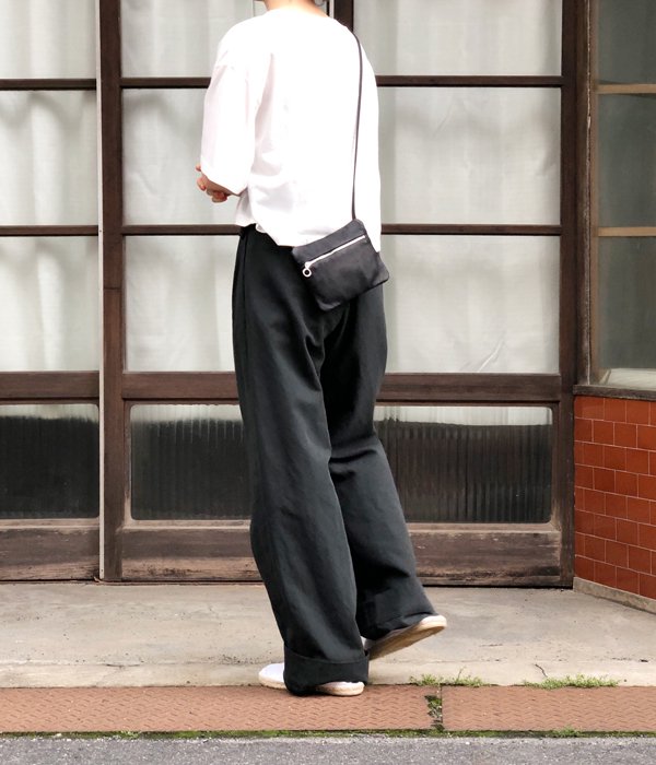 Aeta/DEER LEATHER FLAT POUCH SHOULDER TypeA(BLACK)