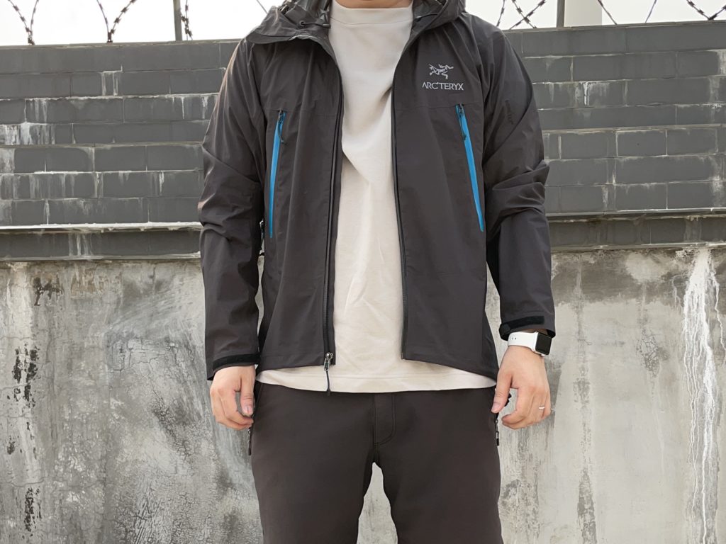 ARC'TERYX アルファSLジャケットレビュー | 街でも登山でも活躍する