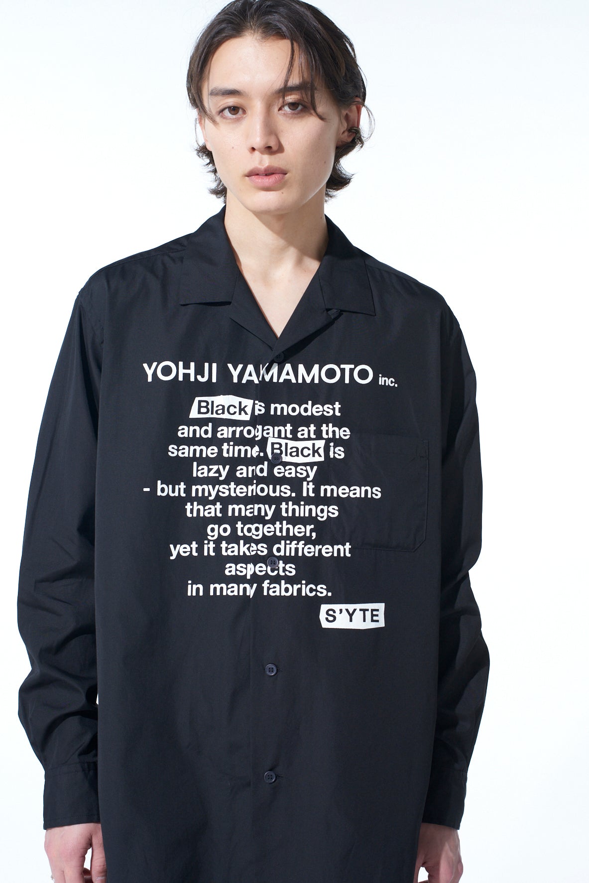 COTTON BROAD「Black is modest」MESSAGE PRINTED SHIRT – THE SHOP