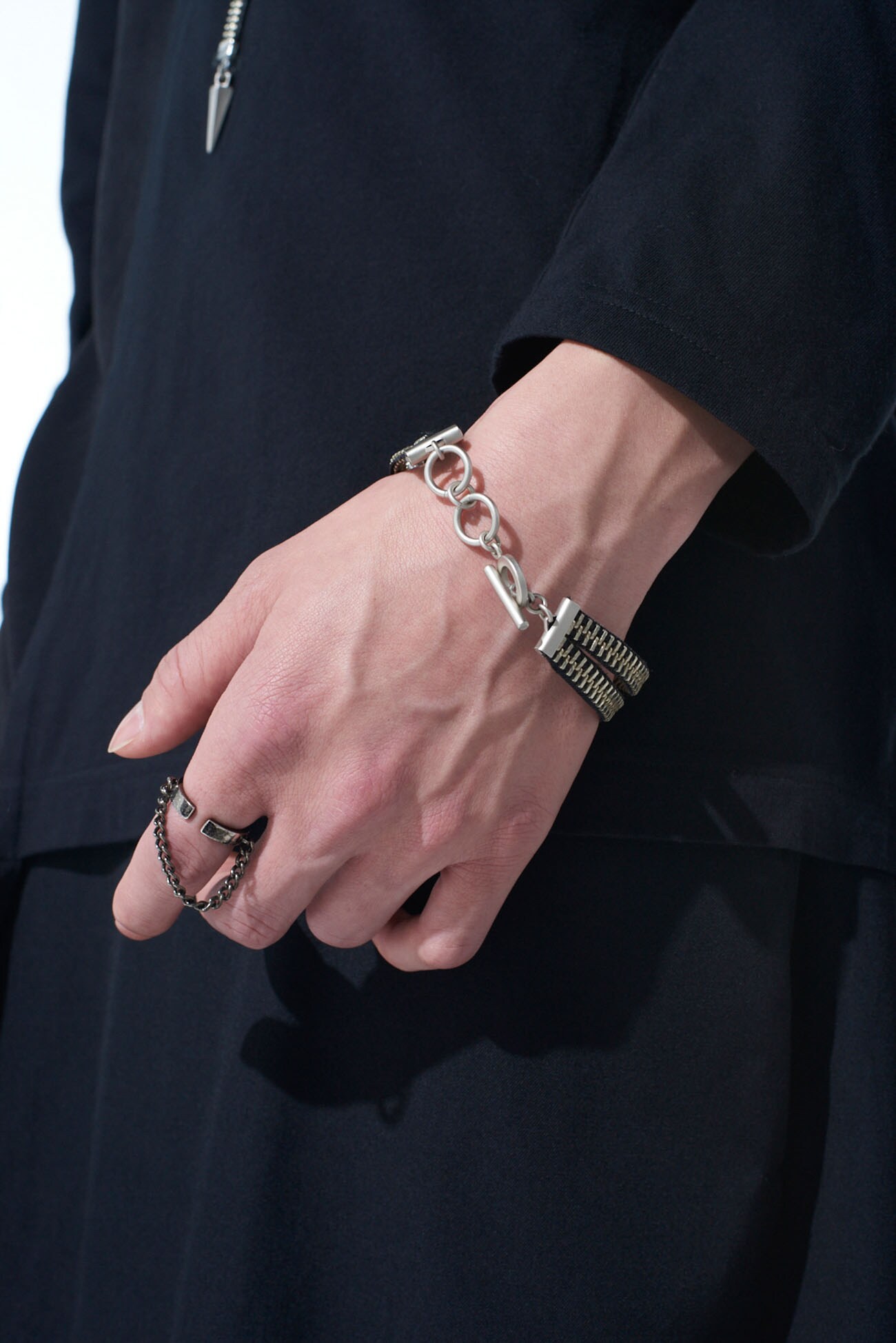 ZIPPER BRACELET(FREE SIZE Black): S'YTE｜THE SHOP YOHJI YAMAMOTO