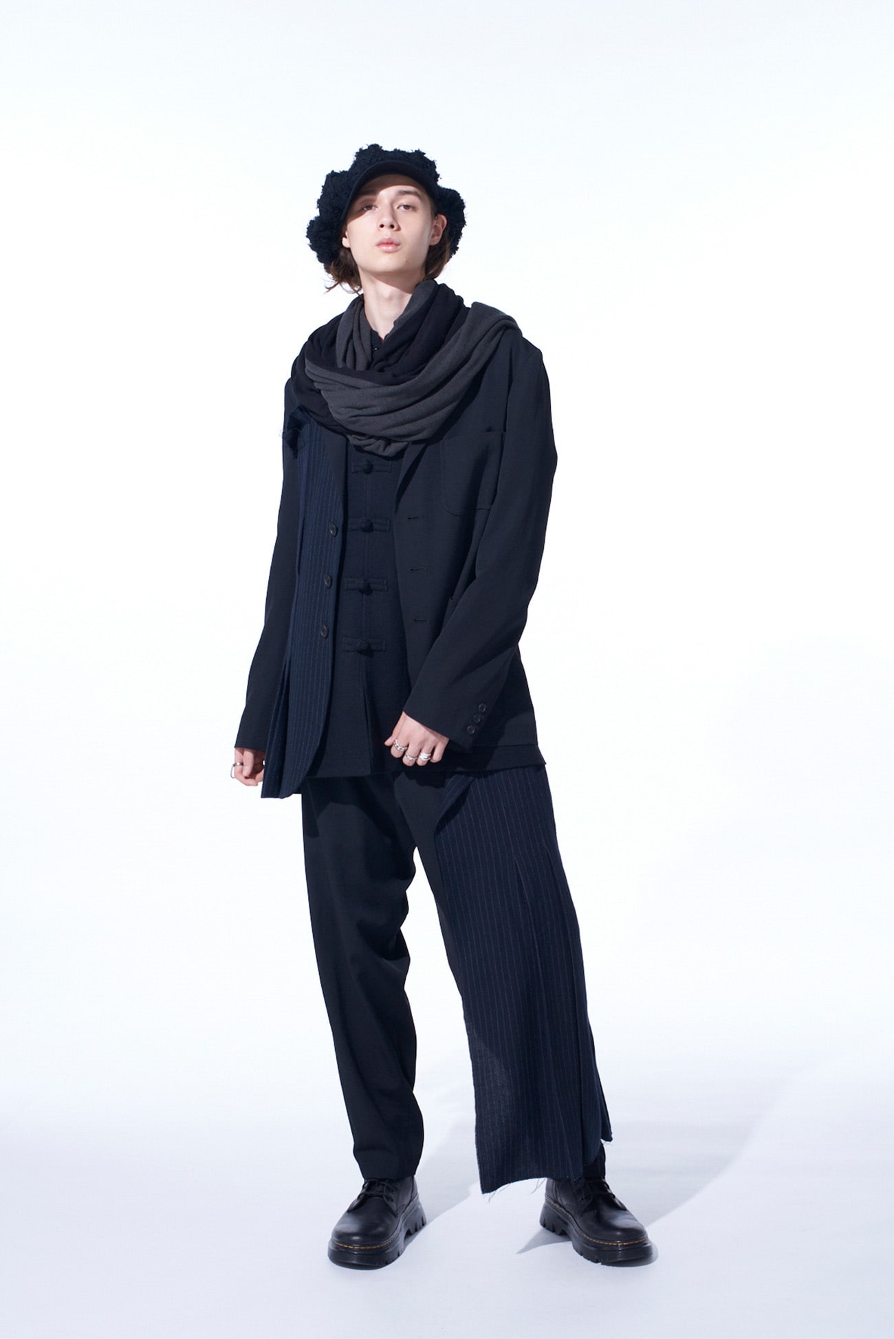 WASHER WOOL GABARDINE ASYMMETRICAL PLEATED JACKET(M Black): S'YTE