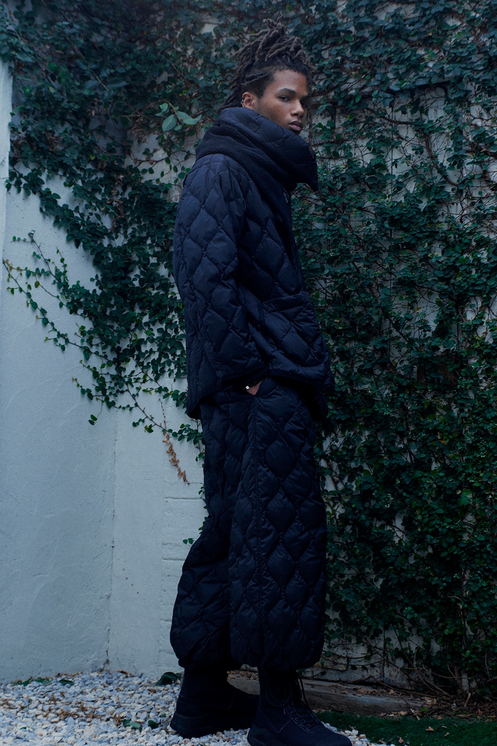 S'YTE X TAION REVERSIBLE QUILTED DOWN SCARF WITH BLACK FLEECE