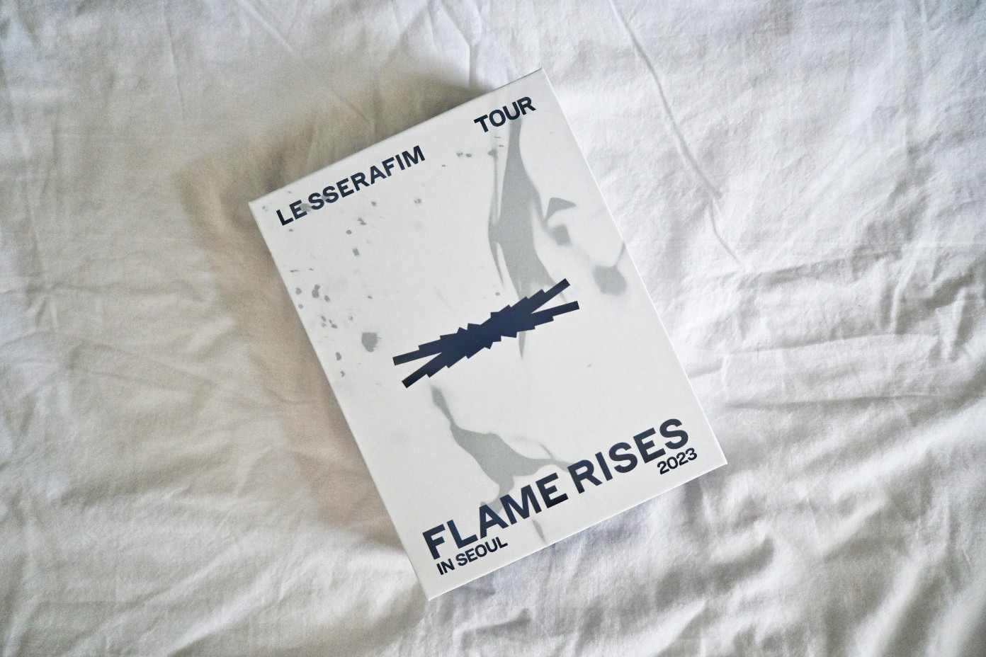 Unboxing Le Sserafim 2023 tour “Flame Rises” package – That Blonde