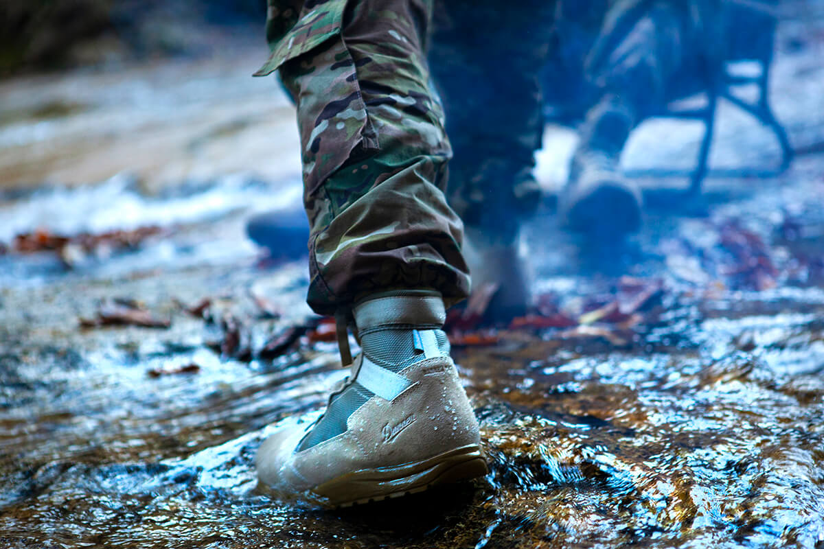 TACHYON 6″ Lightweight Boots Danner Dry | TOPICS | hobo