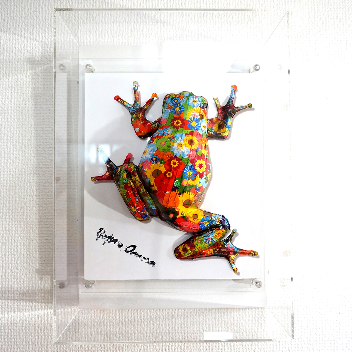 花柄カエルは壁に張り付く | 大村洋二朗 ｜インテリア絵画 アートの