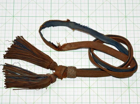 尉官刀緒1点（2点を分けて変更出品 商品は写真下側赤丸印の1点