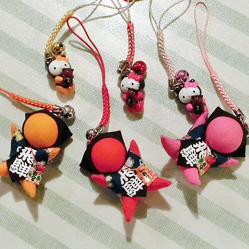 岐阜「ハローキティ 飛騨高山さるぼぼ 根付ストラップ」（ご当地キャラ