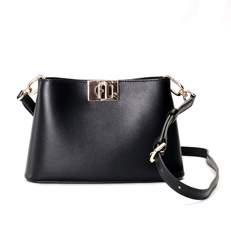 楽天市場】furla ハーフムーンの通販