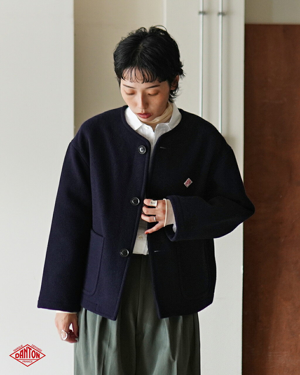 ダントン ノーカラー ウールコート ポケット付き 大きなボタン 紺 38