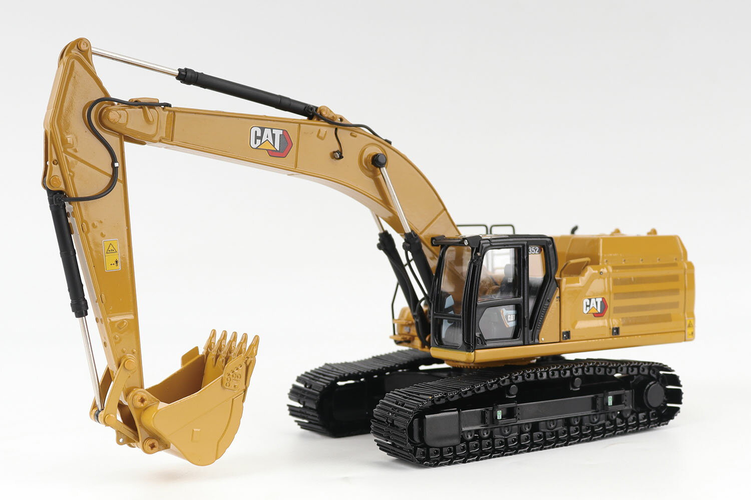油圧ショベル CAT352ネクストジェネレーションが1/50スケールでダイ
