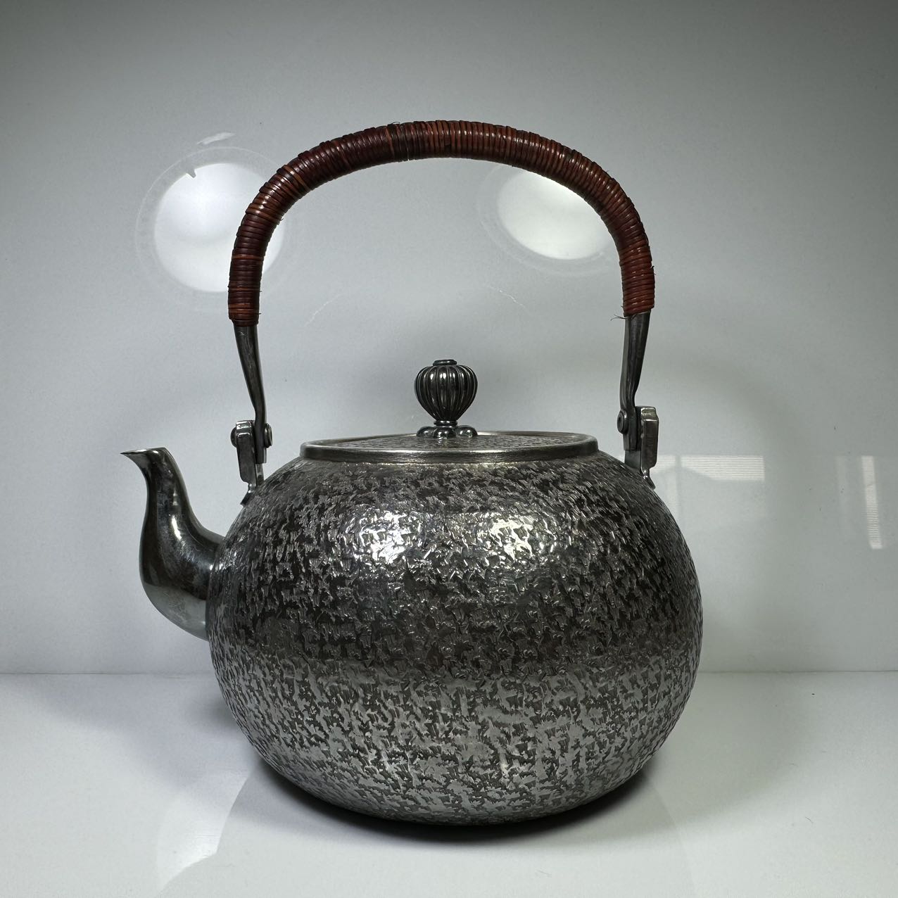 まっち送料無料 未使用 時代物 銀仕上げ鎚肌銀瓶/銀壺/急須 茶道具