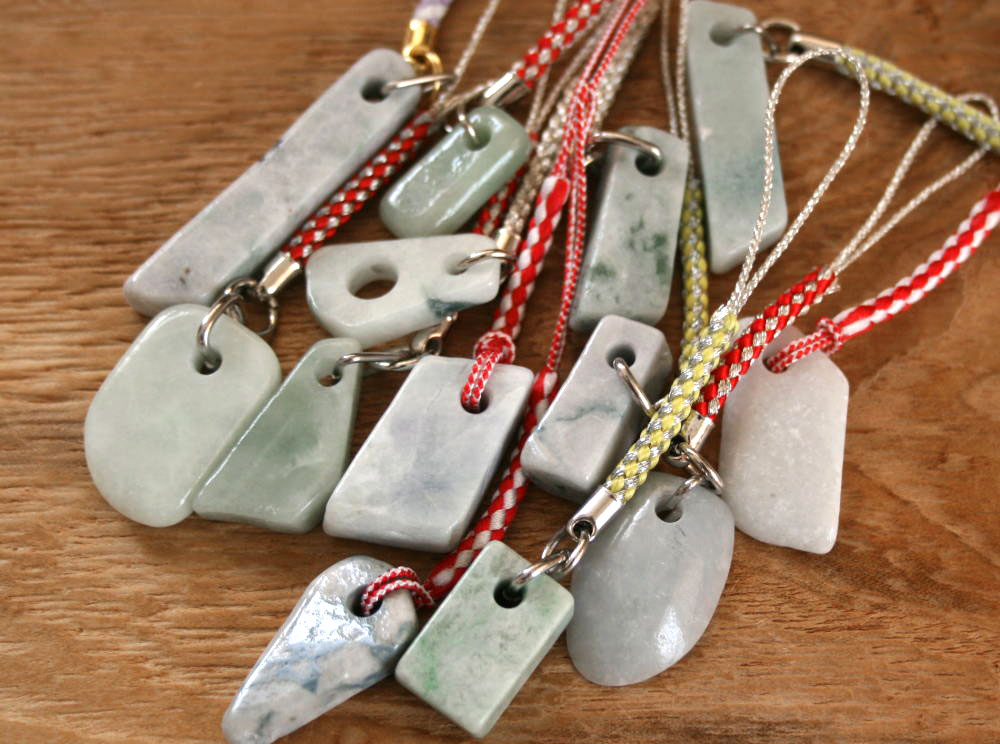 楽天市場】糸魚川 翡翠 ストラップの通販