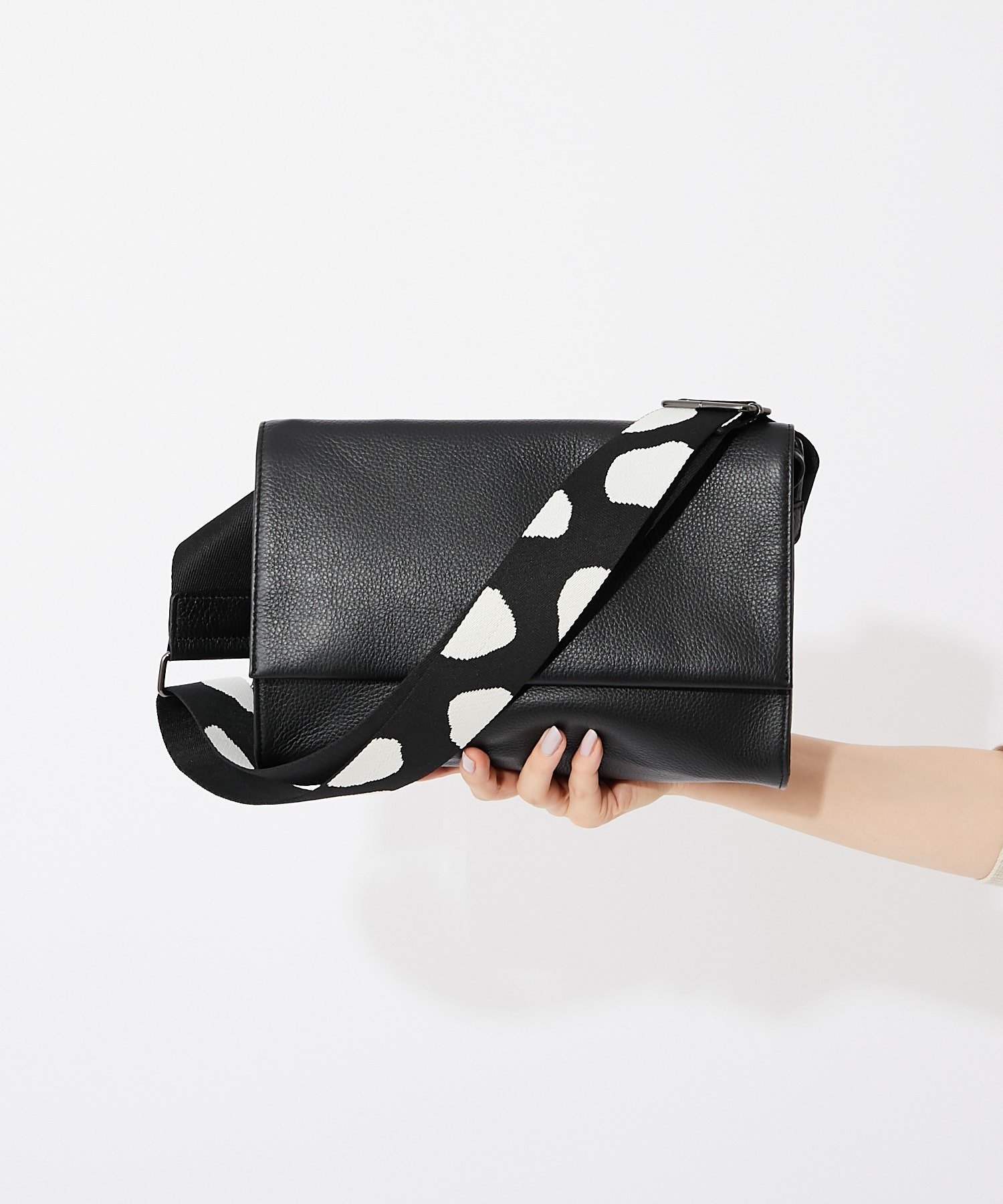 楽天市場】ear（バッグ・小物・ブランド雑貨）の通販