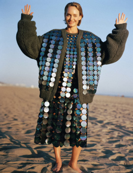 Vogue Germany October 2021 : Amber Valletta & Family by Sean