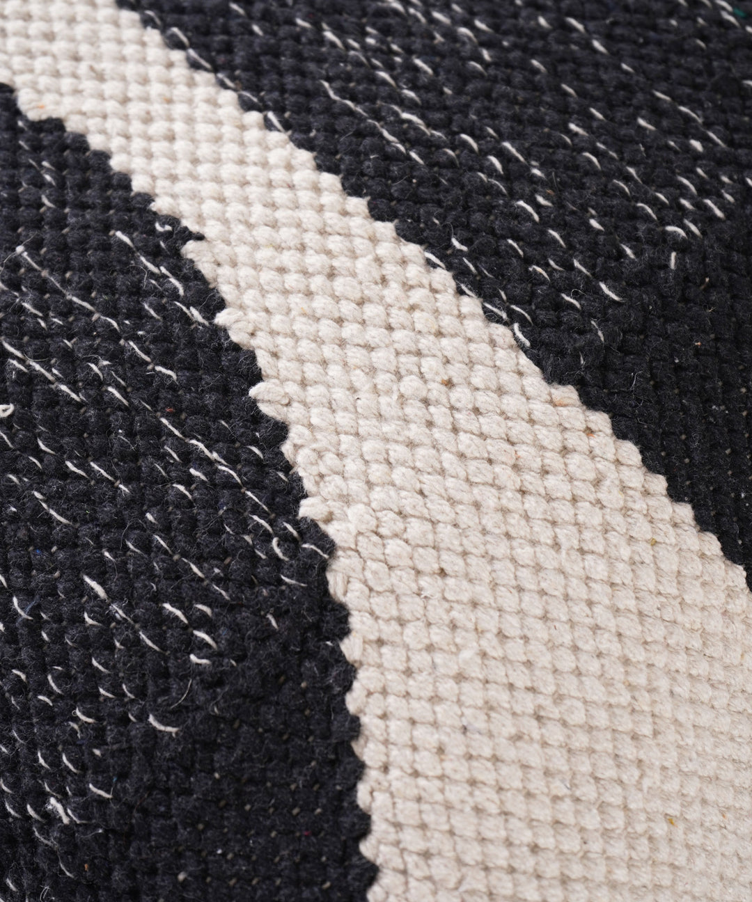 Sankara. JEWEL クッションカバー | インド職人手織りのサスティナブル