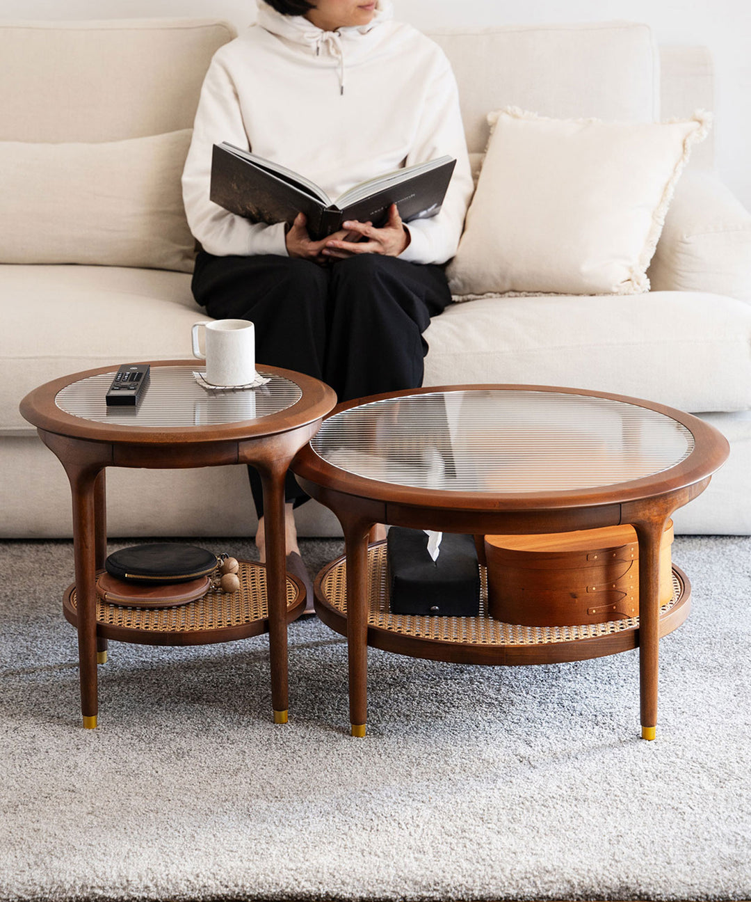 JULIE ラウンドサイドテーブル ダークブラウン - 北欧デザインのラタン