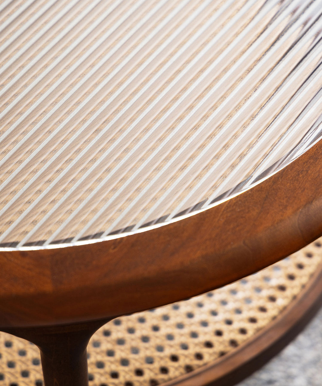 JULIE ラウンドサイドテーブル ダークブラウン - 北欧デザインのラタン