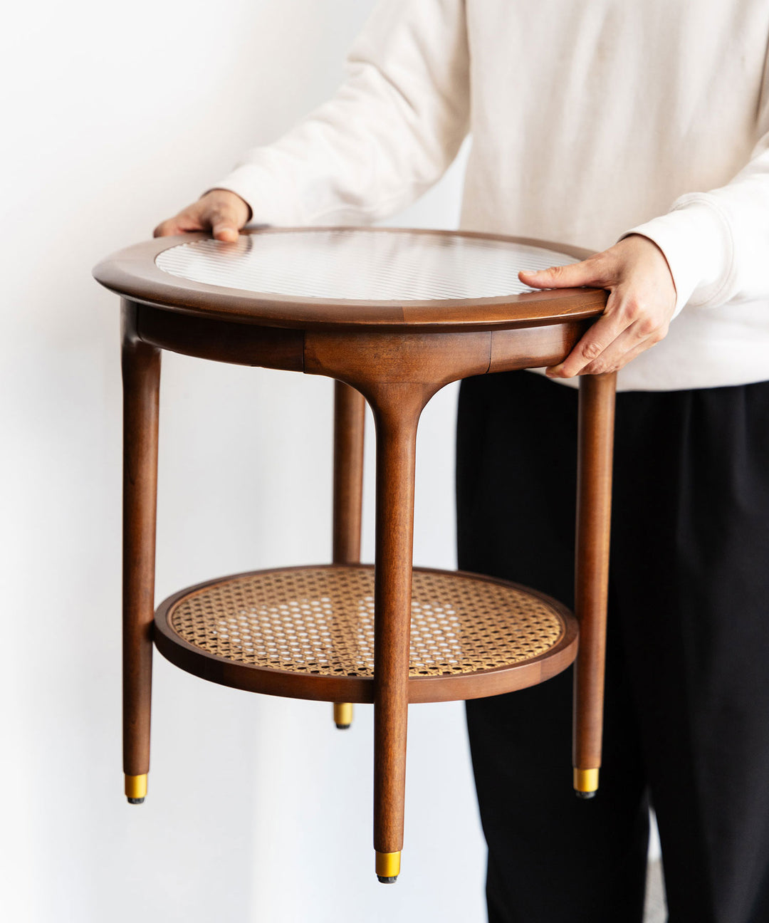 JULIE ラウンドサイドテーブル ダークブラウン - 北欧デザインのラタン