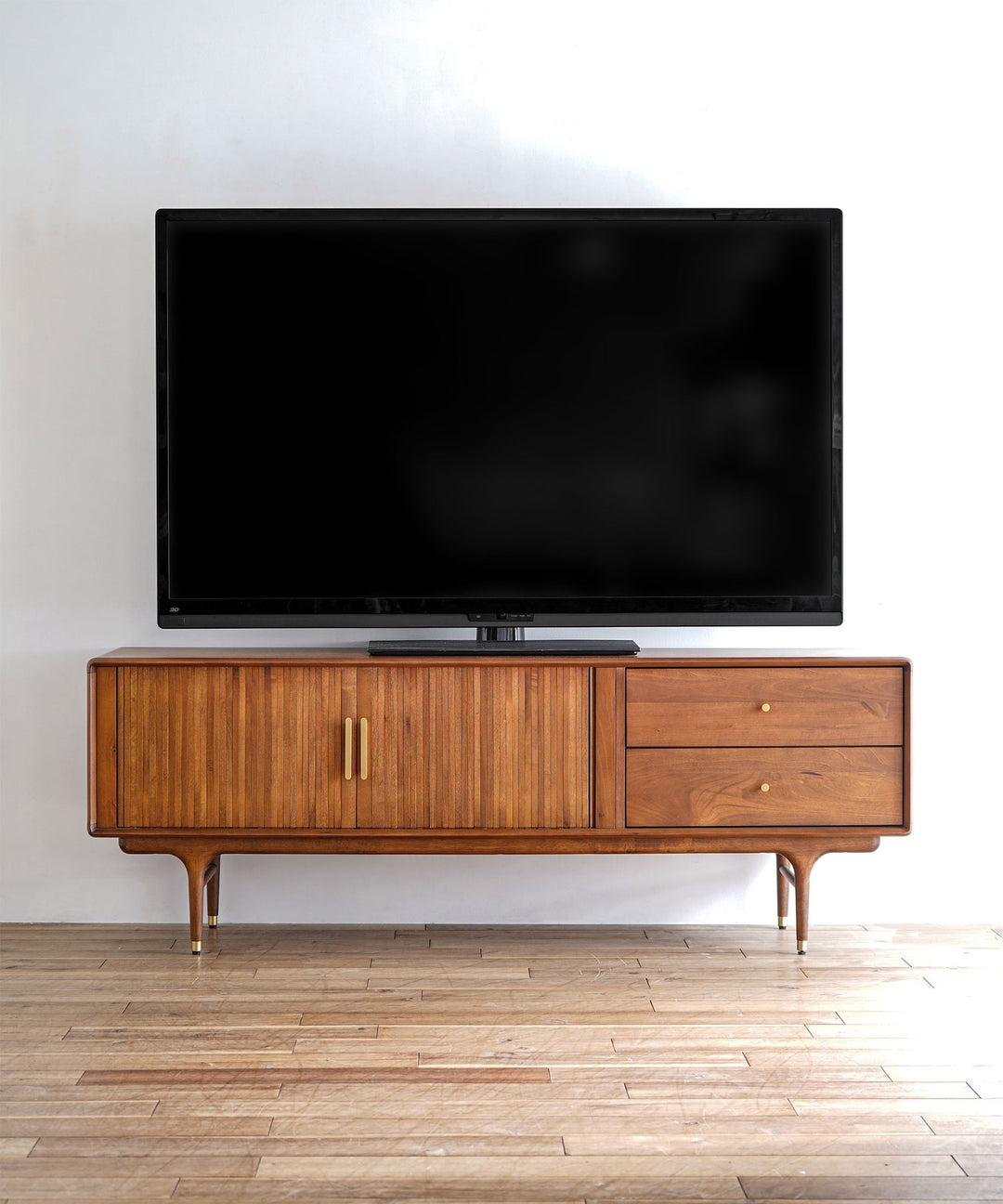 xenderdesgin_julie_tvboard1600