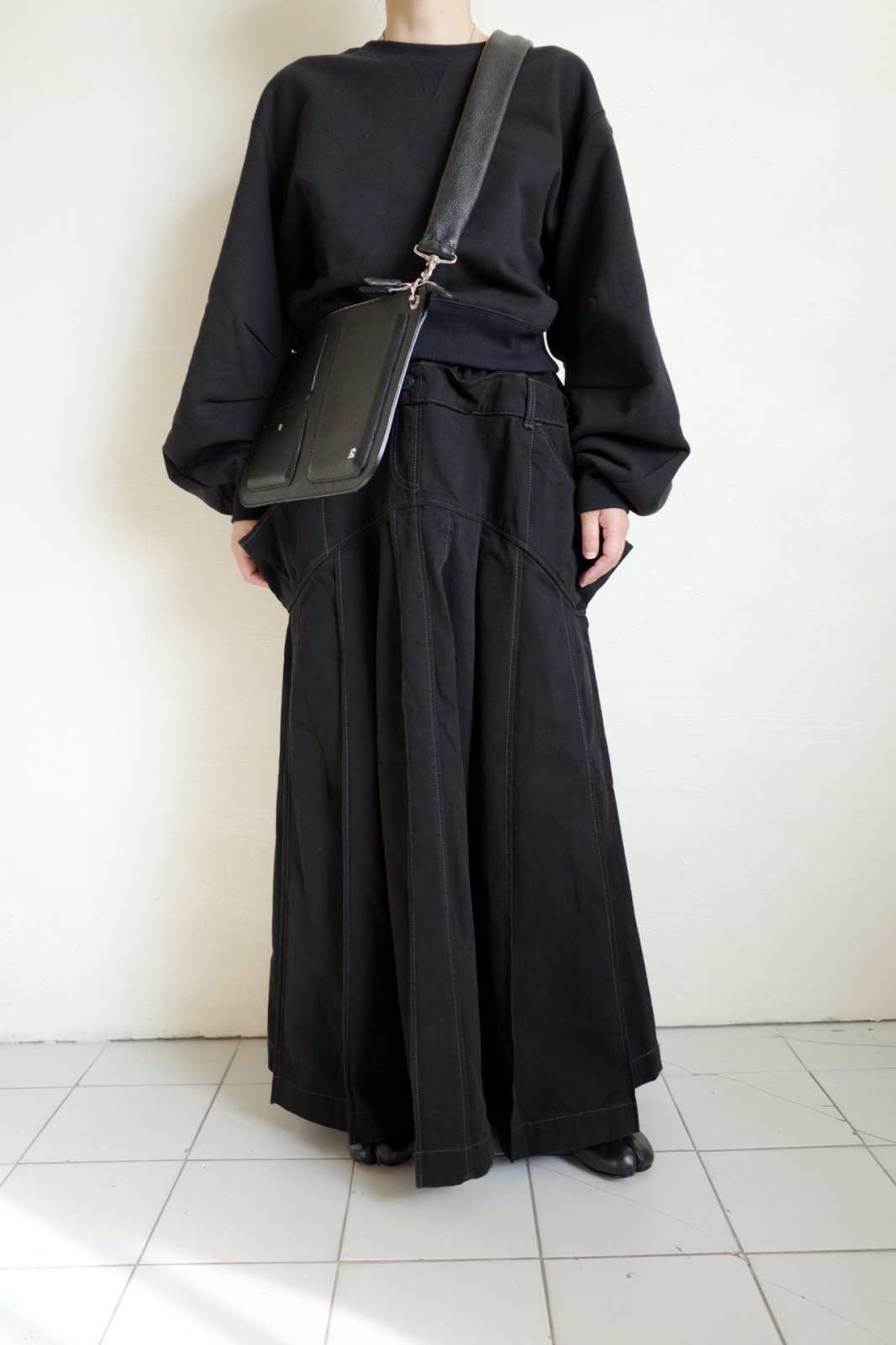 ebagos エバゴス フニュ シュリンク ソフトショルダーベルト・ブラック