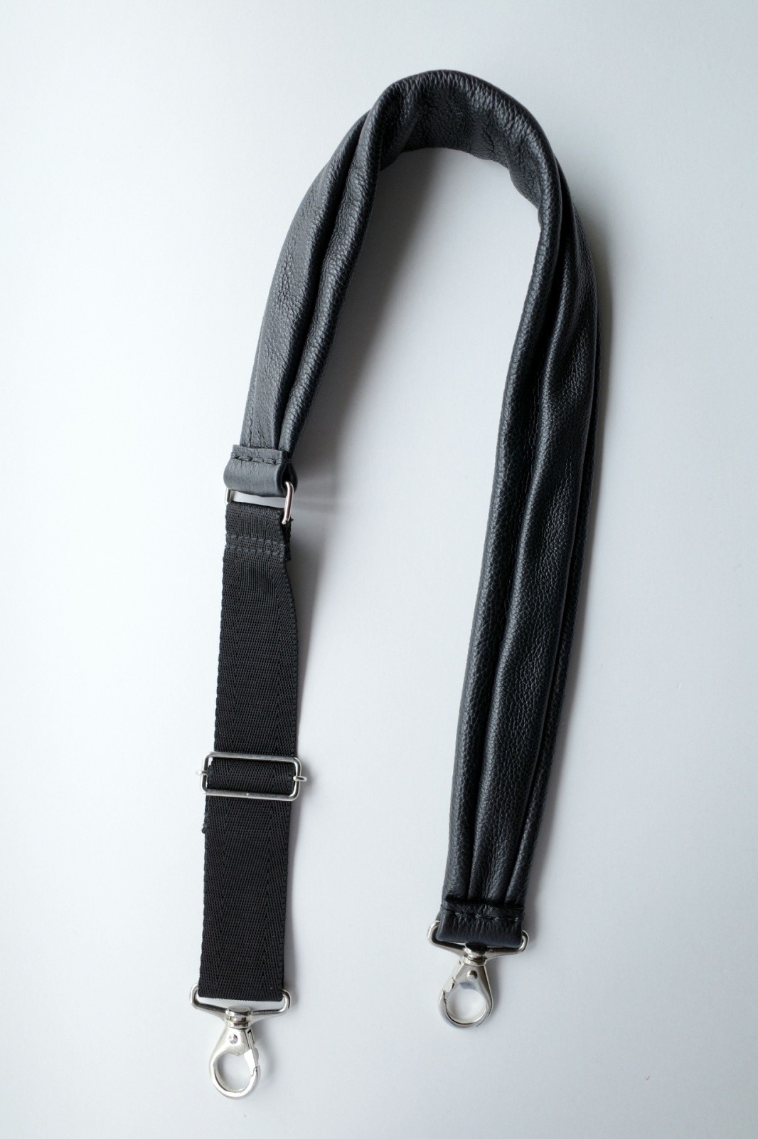 ebagos エバゴス フニュ シュリンク ソフトショルダーベルト・ブラック