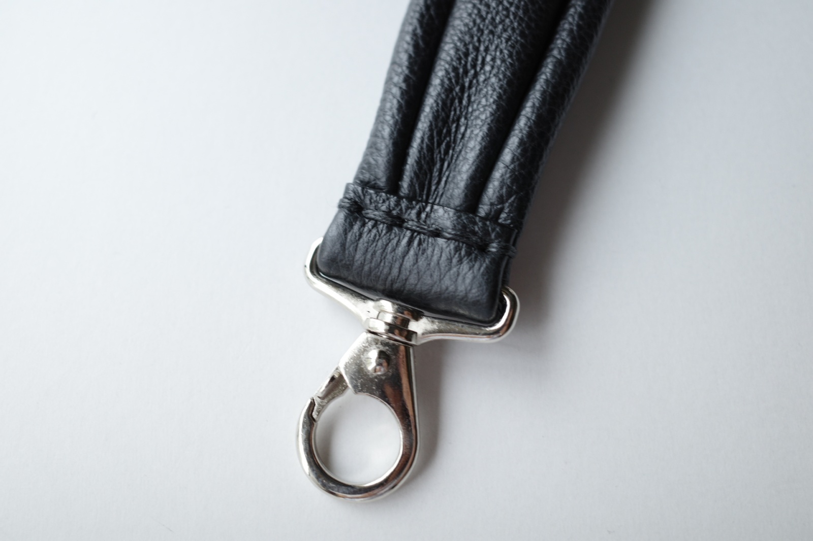 ebagos エバゴス フニュ シュリンク ソフトショルダーベルト・ブラック