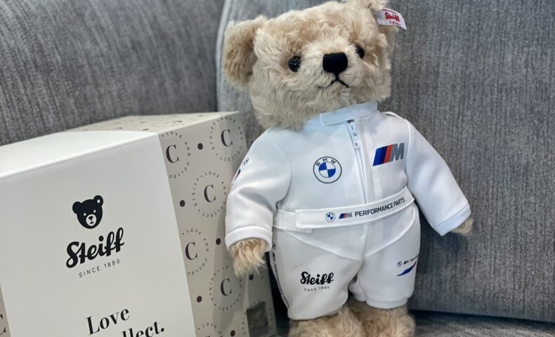 BMW × Steiff レーシングテディベア登場！ | Tomei-Yokohama BMW