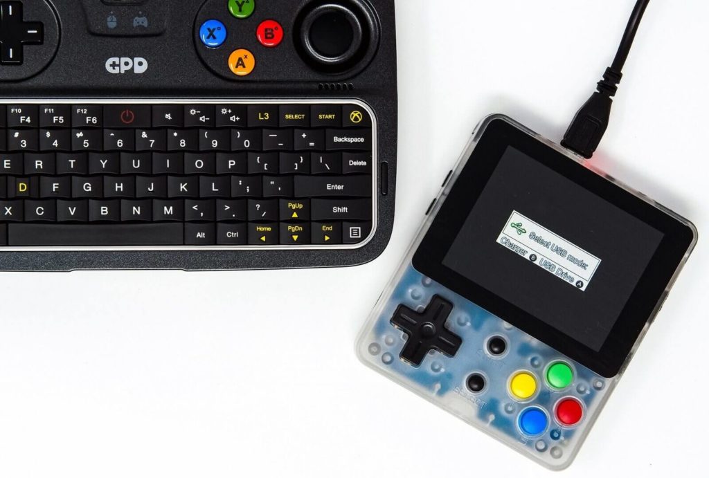 もう迷わない！Dingux搭載、超小型・軽量ゲームコンソールの決定版