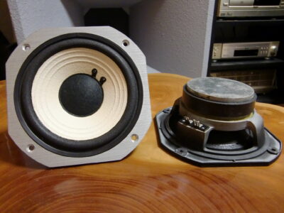 JBL 4401 小型のcontrol monitor ユニット紹介とスペック｜tone