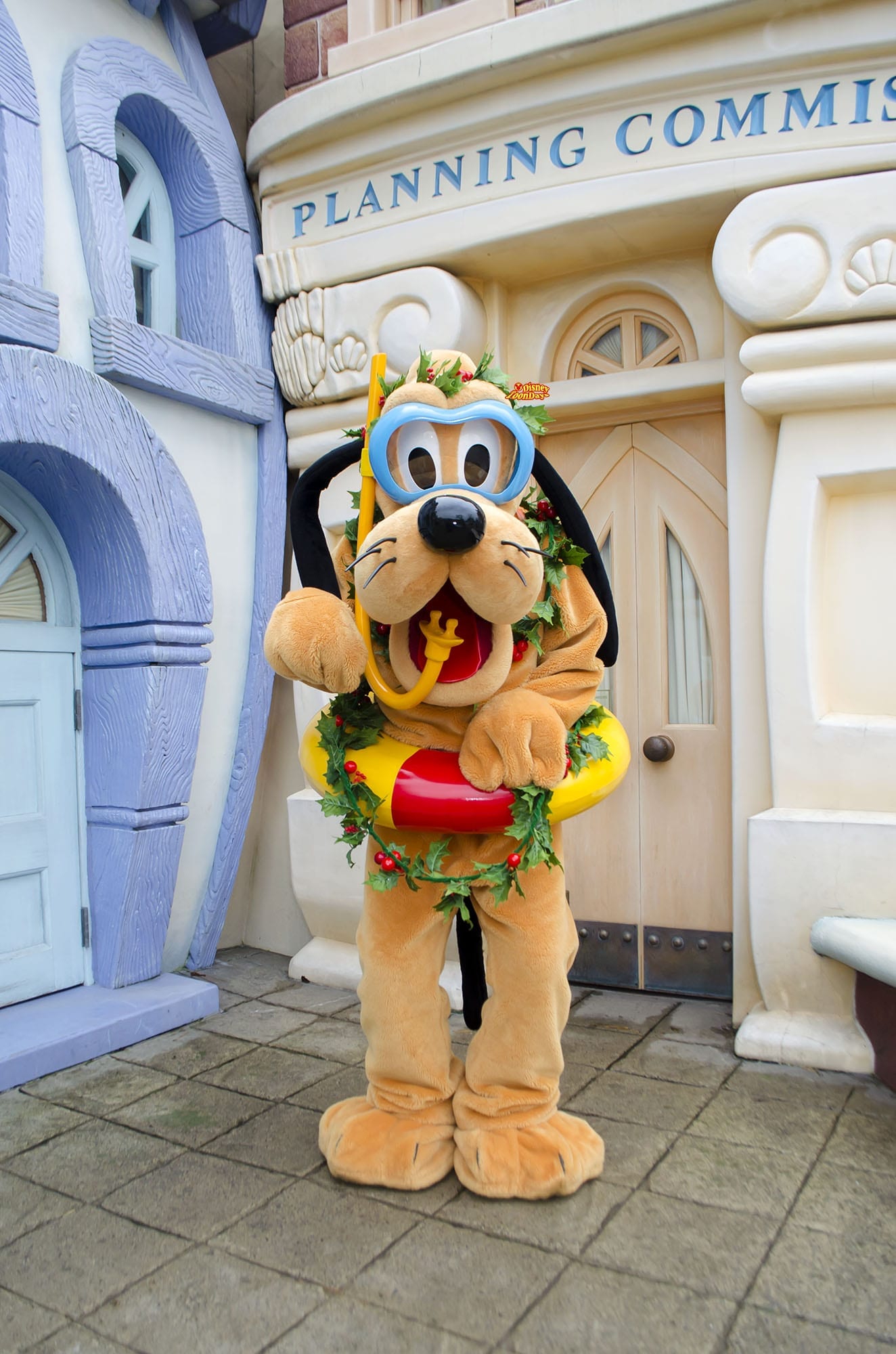 クリスマスのトゥーンタウングリーティングのプルート |ディズニー