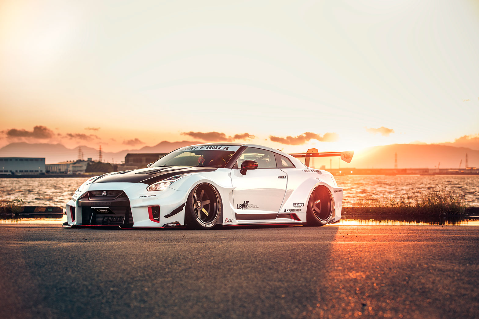 Liberty Walk LB-Silhouette Works GT suitable for Nissan 35GT-RR