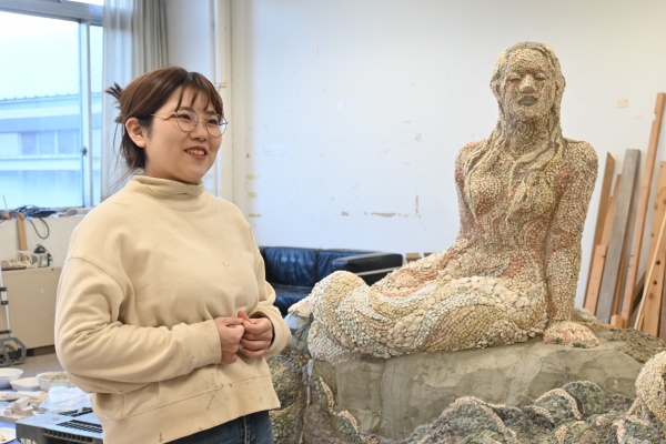 成長する立体モザイク彫刻～勝手に成長してくれてありがとう～」藝大生