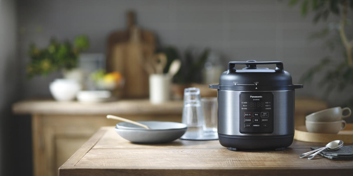 パナソニックから約10年ぶりの新電気圧力鍋--縦長ボディで扱いやすい