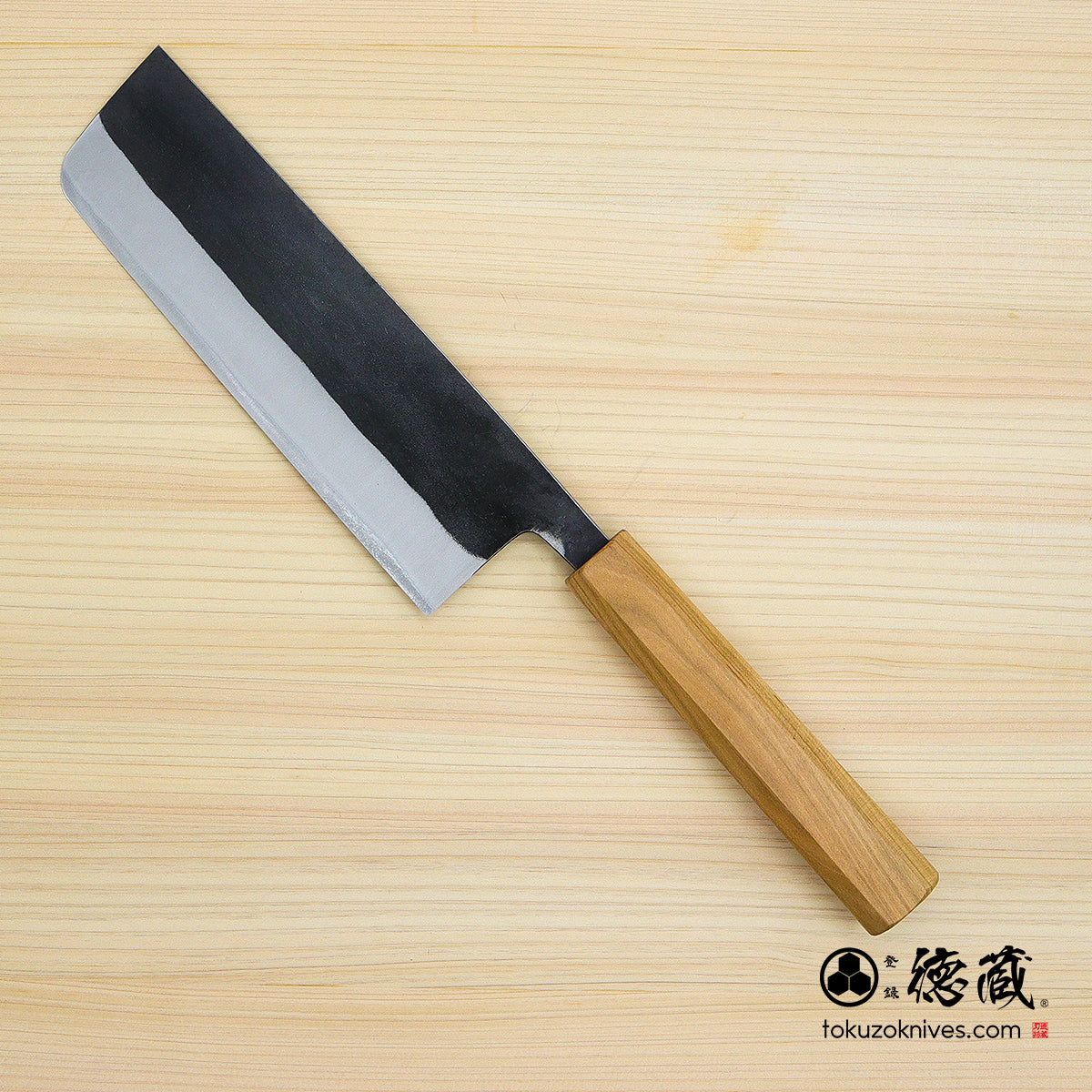 白二 黒打仕上 菜切包丁 サクラ八角柄 – 徳蔵刃物 TOKUZO KNIVES