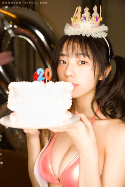 初版3万部突破!! 菊地姫奈、最新写真集「memory」豪華版が数量限定で